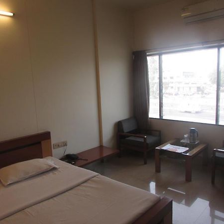 Hotel Surya Renaissance Nashik Exterior foto