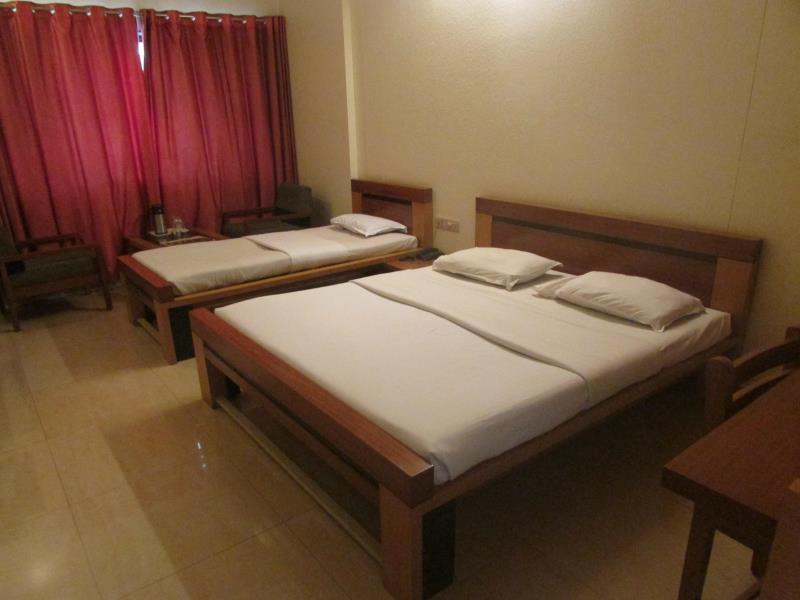 Hotel Surya Renaissance Nashik Exterior foto